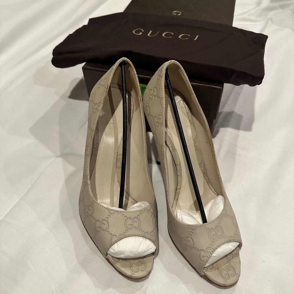 Vintage Gucci Women's Cream Peep-Toe Heels. Size 38.